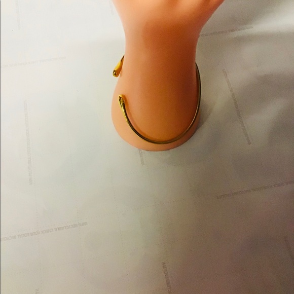 ❤️❤️ Beautiful Gifts 5Piece Jewelry Set Gold Color Plated Metal Color: Yellow - Picture 2 of 3